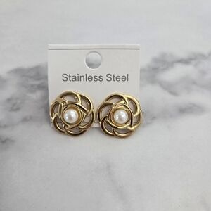 Gold Pearl Floral Stud Earrings Elegant Women Jewelry